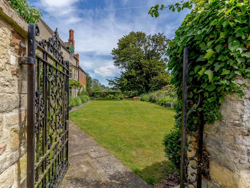 Charming manor near Swindon, M373 (photo 27)