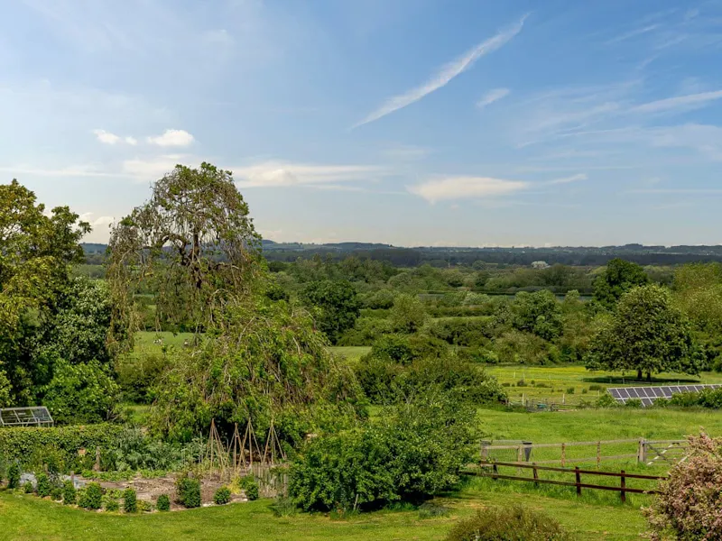 Views - country at Charming manor near Swindon, M373 (photo 25)