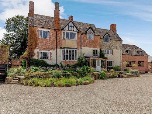 Charming manor near Swindon, M373