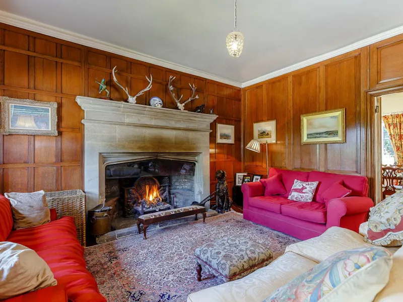 Living Room at Charming manor near Swindon, M373 (photo 4)