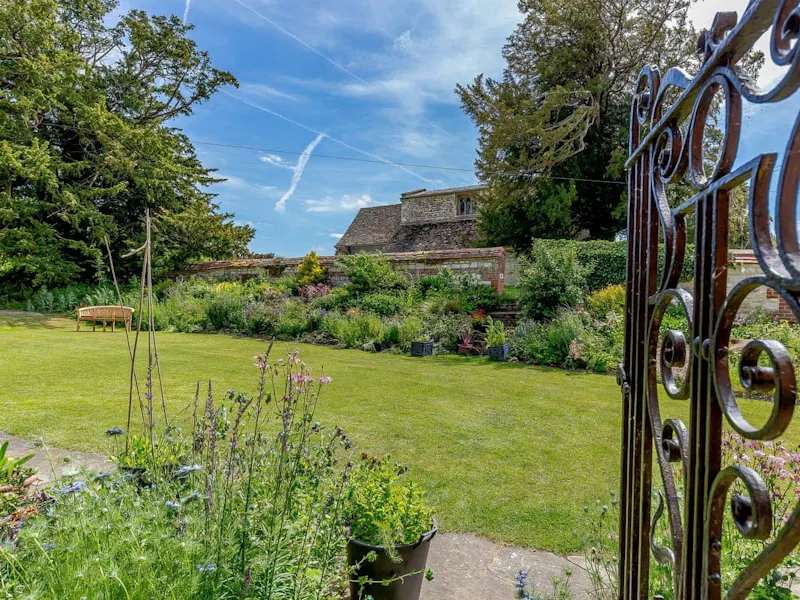 Charming manor near Swindon, M373 (photo 29)