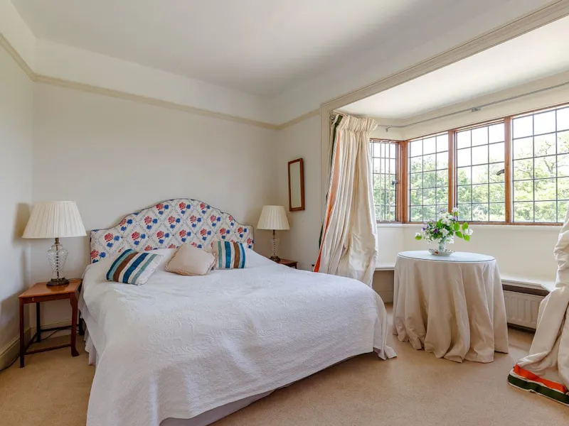 Bedroom at Charming manor near Swindon, M373 (photo 15)