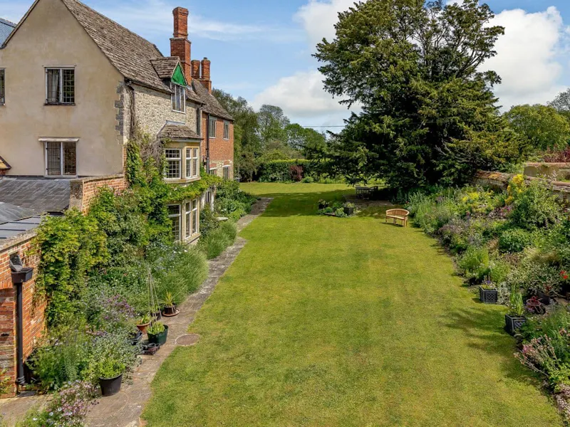 Charming manor near Swindon, M373 (photo 28)