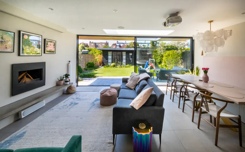 Living Room at Contemporary Twickenham Home, D2885 (photo 2)