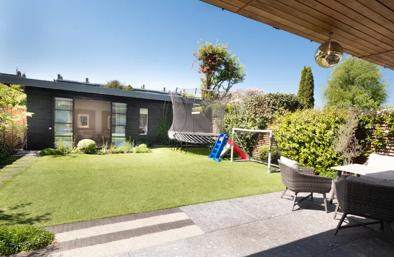 Garden at Contemporary Twickenham Home, D2885 (photo 22)