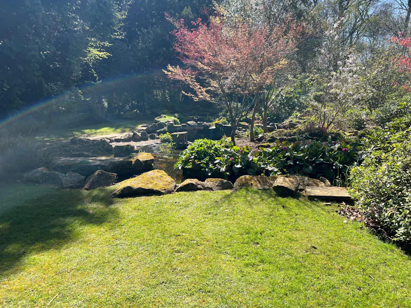 Garden at Banstead luxury apartment, F1277 (photo 32)