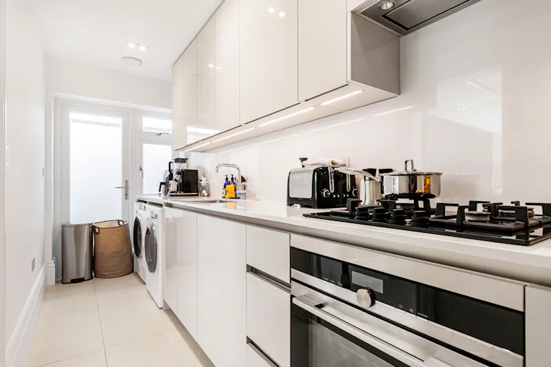 Kitchen at Hadley Wood Modern Mansion, D2886 (photo 11)
