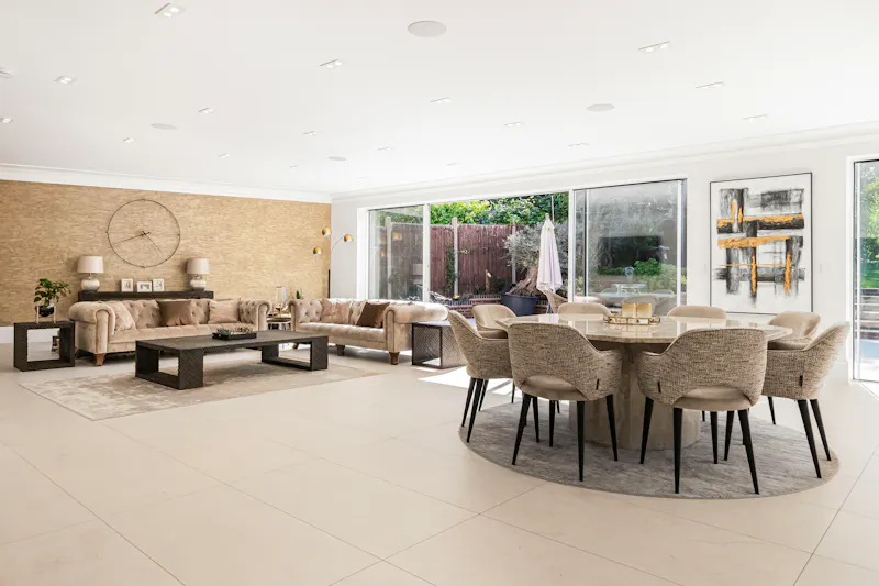 Dining room at Hadley Wood Modern Mansion, D2886 (photo 3)