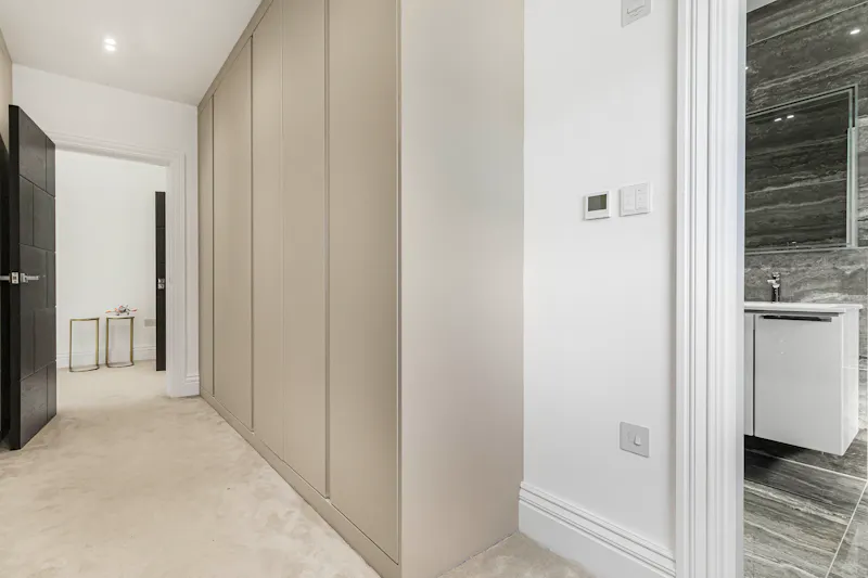 Dressing room at Hadley Wood Modern Mansion, D2886 (photo 16)