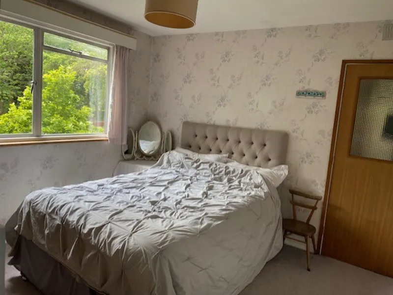 Bedroom at 60s Berkhamsted home, D2879 (photo 16)
