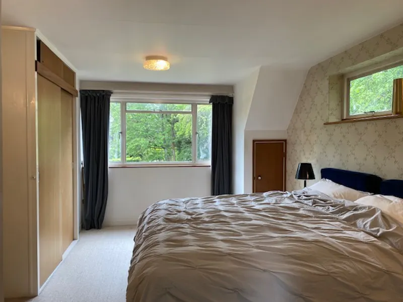 Bedroom at 60s Berkhamsted home, D2879 (photo 19)