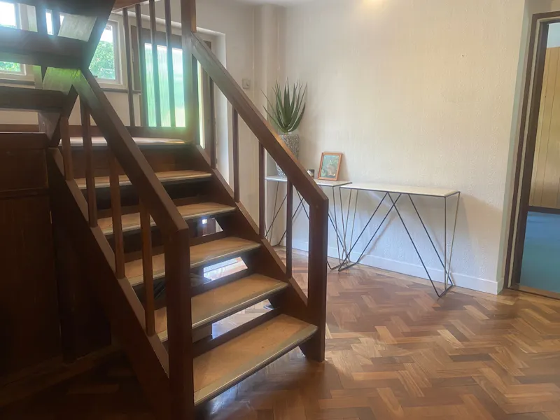 Entrance hall at 60s Berkhamsted home, D2879 (photo 4)