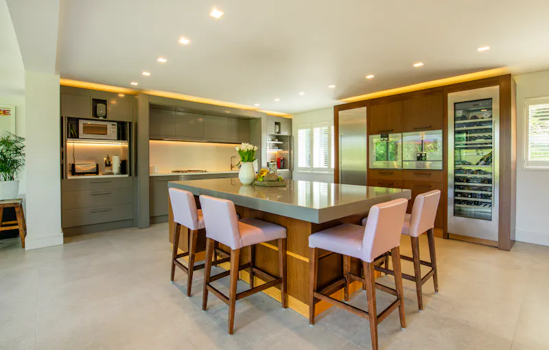 Kitchen at Contemporary River Thames Home, D2883 (photo 13)