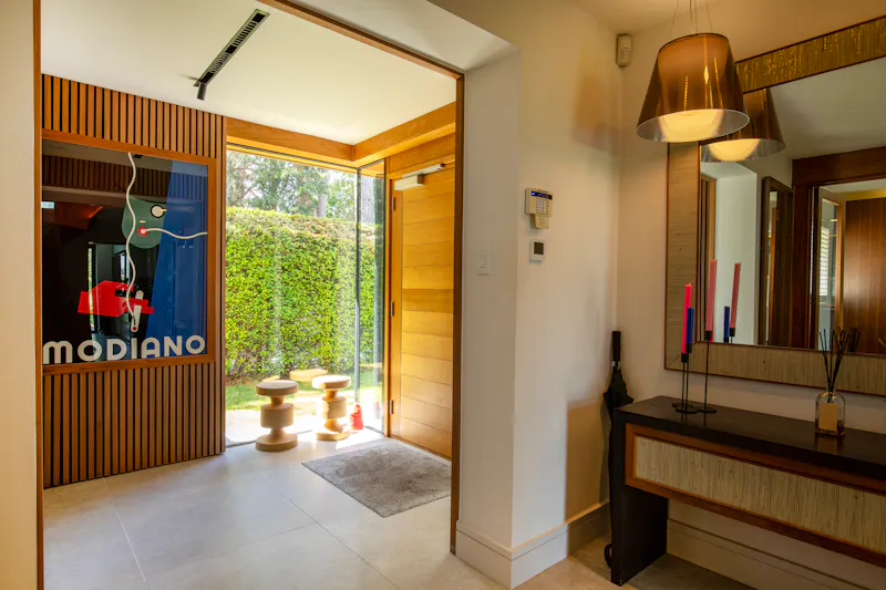 Contemporary River Thames Home, D2883 (photo 3)
