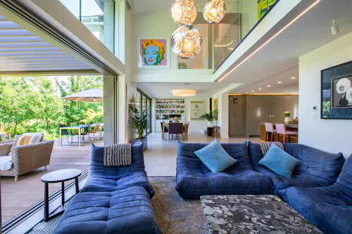 Contemporary River Thames Home, D2883