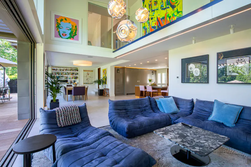 Living Room at Contemporary River Thames Home, D2883 (photo 28)