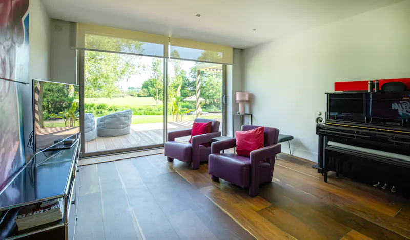 Contemporary River Thames Home, D2883 (photo 34)