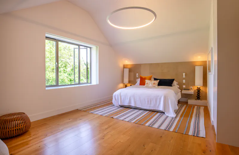 Bedroom at Contemporary River Thames Home, D2883 (photo 40)
