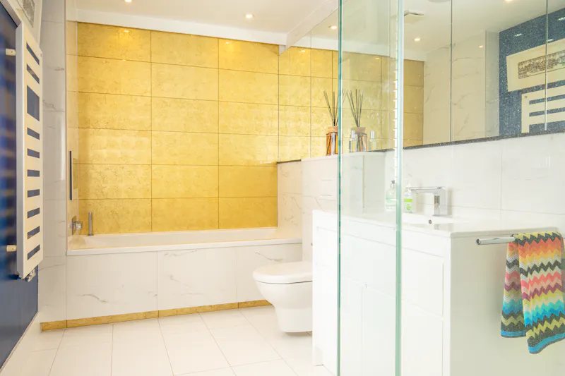Bath at Contemporary River Thames Home, D2883 (photo 51)