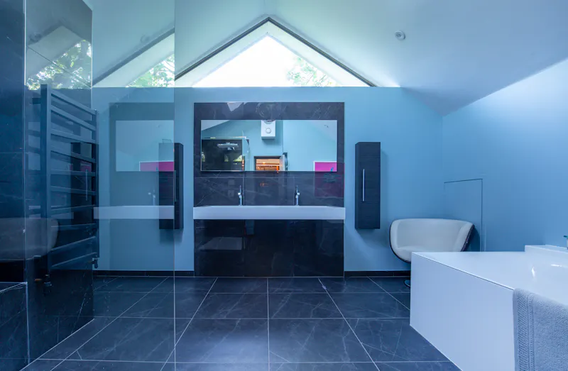 Bathroom at Contemporary River Thames Home, D2883 (photo 49)