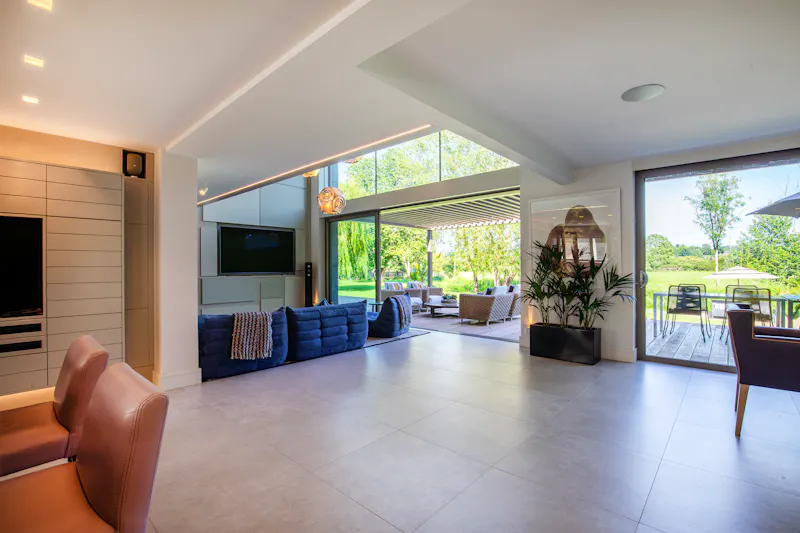 Contemporary River Thames Home, D2883 (photo 21)