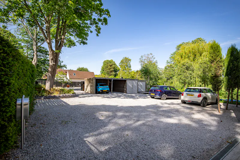 Driveway at Contemporary River Thames Home, D2883 (photo 71)