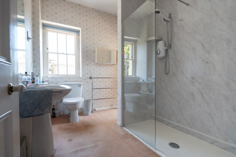 Shower at Magical South Downs farmhouse, E554 (photo 40)