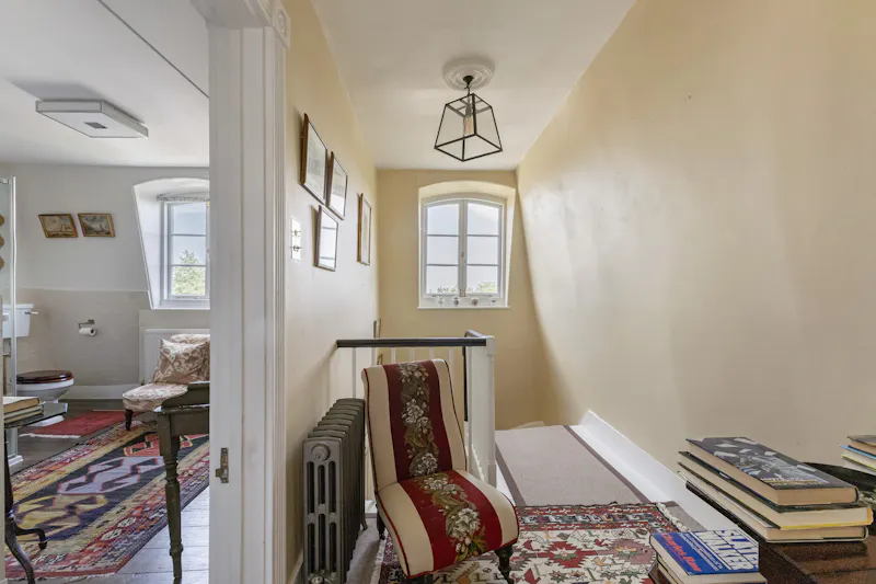 Attic at Elegant Clapham townhouse, A1702 (photo 59)