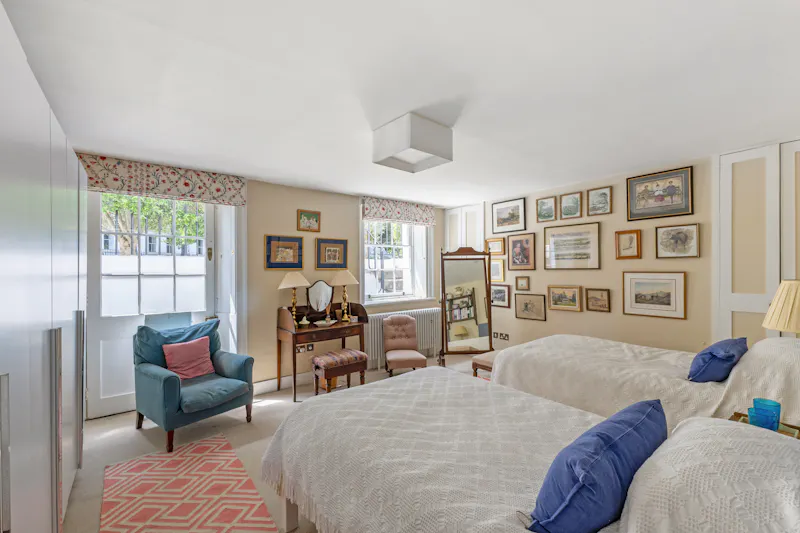 Bedroom at Elegant Clapham townhouse, A1702 (photo 47)