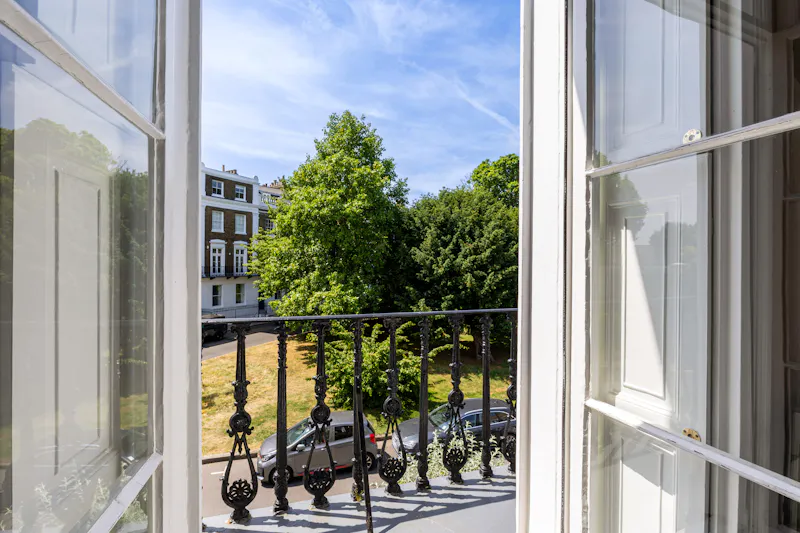 Balcony at Elegant Clapham townhouse, A1702 (photo 60)