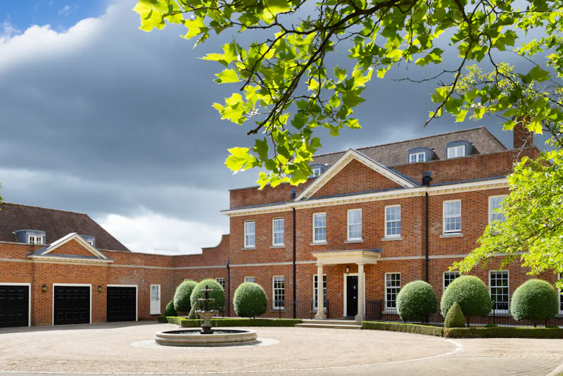 Driveway at Luxe Broxbourne Mansion, D2844 (photo 57)