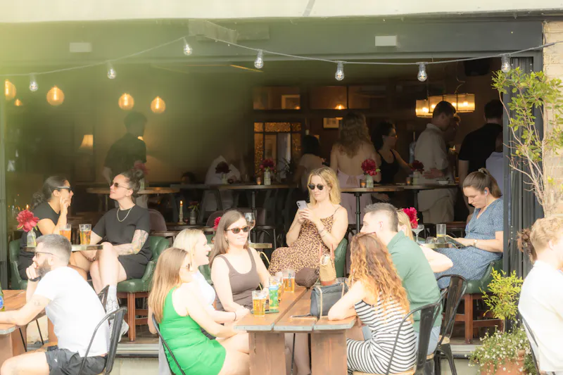 Modern London Pub, R861 (photo 11)