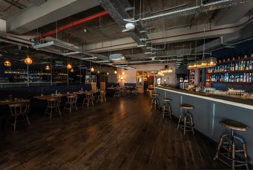 Modern London Pub, R861