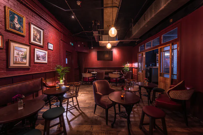 Modern London Pub, R861 (photo 7)