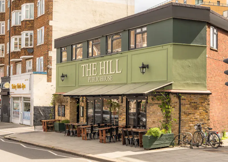 Modern London Pub, R861 (photo 1)