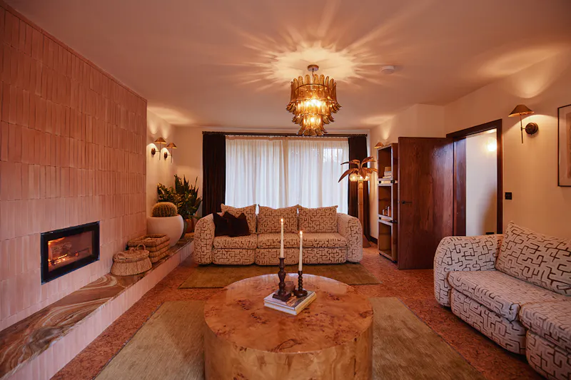 Living Room at Cotswolds 70's homestay, D2884 (photo 7)