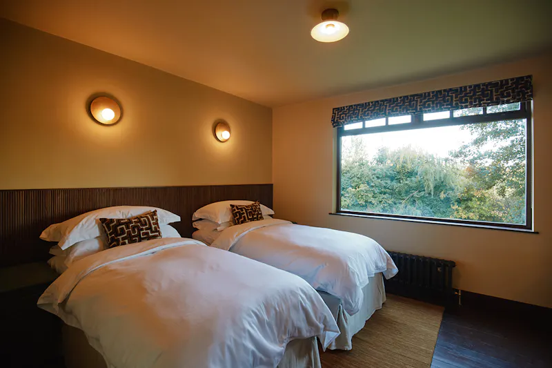 Bedroom at Cotswolds 70's homestay, D2884 (photo 48)