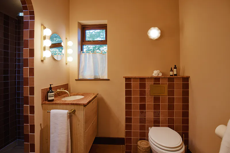 Cotswolds 70's homestay, D2884 (photo 35)