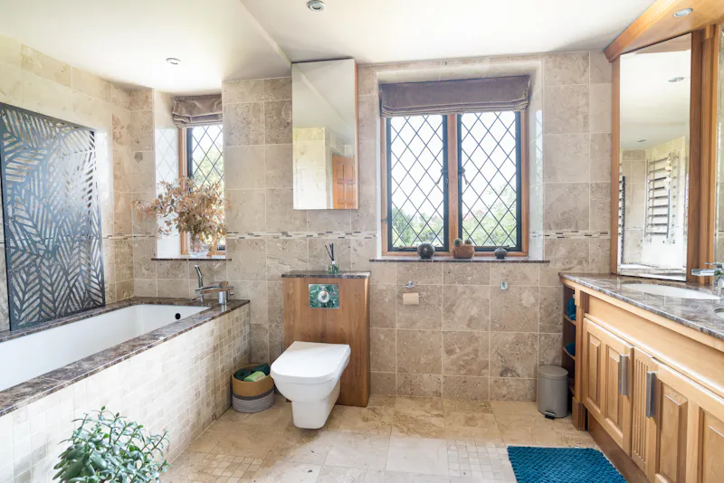 Bathroom at Canterbury Georgian Farmhouse , A1703 (photo 12)