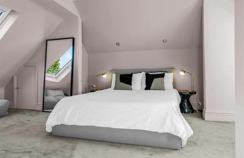 Bedroom at Bright Nuffield Family Home, D2890 (photo 11)