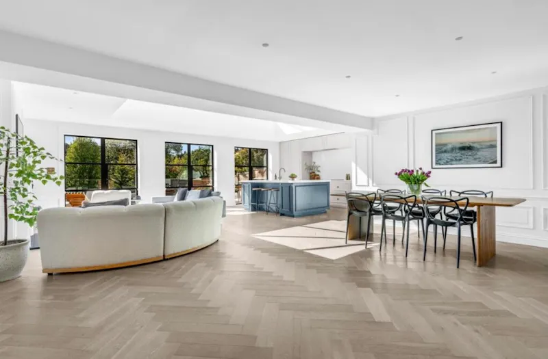 Dining room at Bright Nuffield Family Home, D2890 (photo 5)