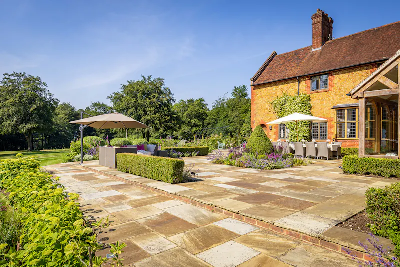 Striking Surrey Hills House, M305 (photo 53)