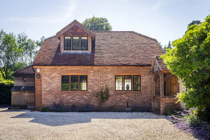 Striking Surrey Hills House, M305 (photo 59)