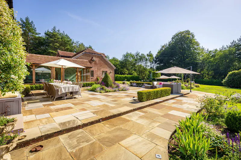 Striking Surrey Hills House, M305 (photo 47)