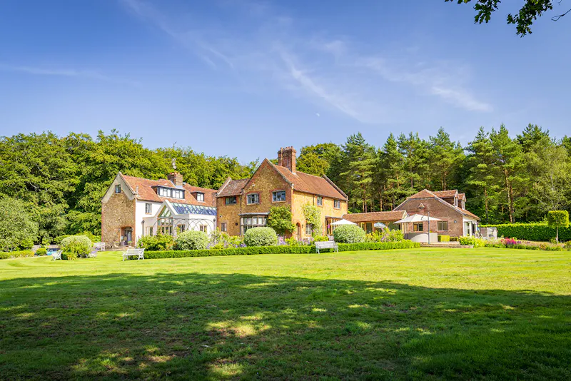 Striking Surrey Hills House, M305 (photo 56)