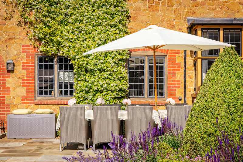 Striking Surrey Hills House, M305 (photo 46)