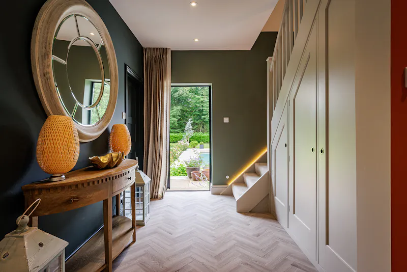 Striking Surrey Hills House, M305 (photo 28)