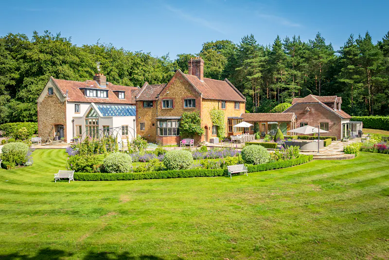 Striking Surrey Hills House, M305 (photo 54)