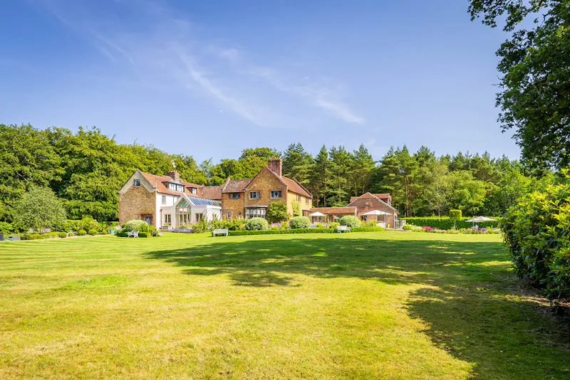 Striking Surrey Hills House, M305 (photo 57)