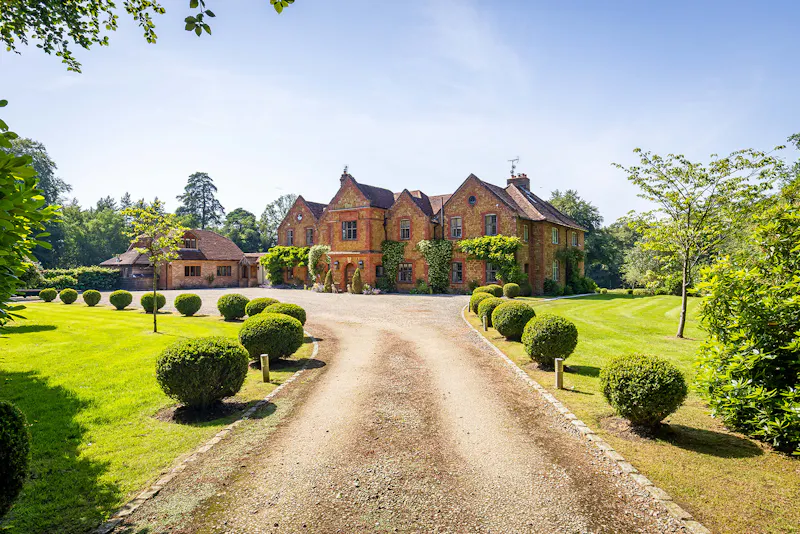 Striking Surrey Hills House, M305 (photo 64)
